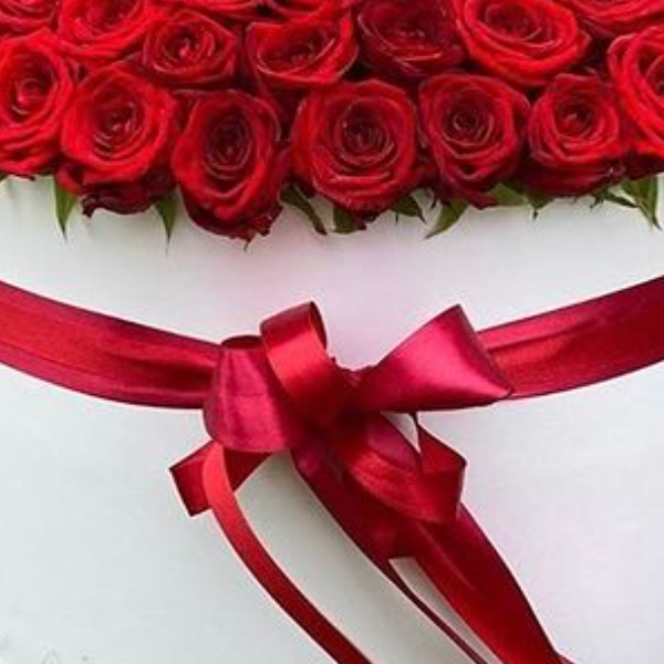 Kemer Florist 101 Red Roses in White Cylinder Box