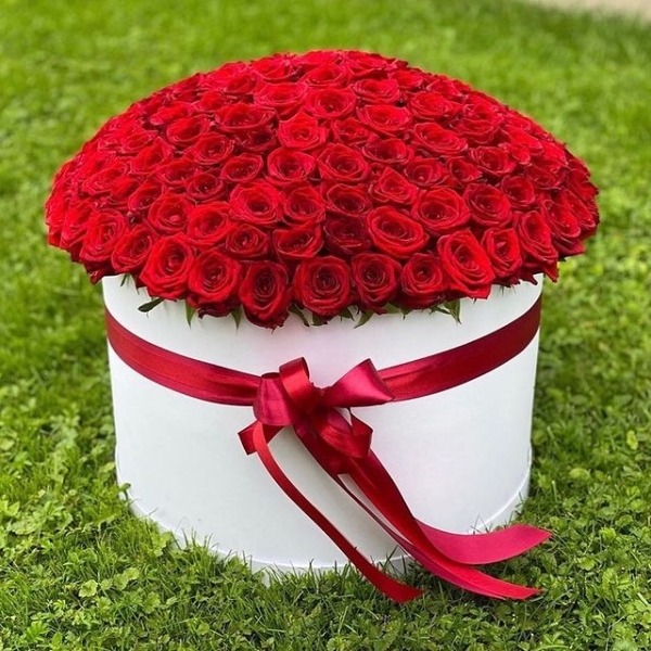 Kemer Florist 101 Red Roses in White Cylinder Box