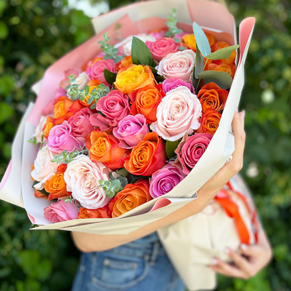  Kemer Blumen Strauß aus 51 bunten Rosen